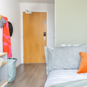 Gold En Suite - Image 2
